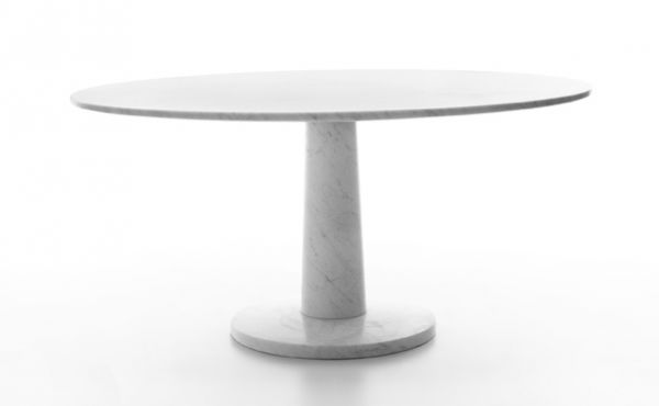 round dining table in white carrara marble