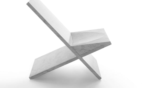 sedia Sultan by Konstantin Grcic in marmo Bianco di Carrara, finitura levigata.